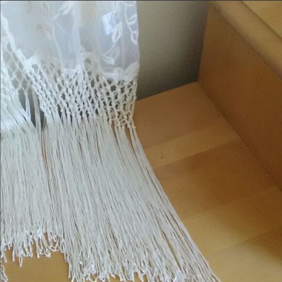 ✨HP✨FLORAL EMBROIDERED SHEER KIMONO✨ - Picture 9 of 10